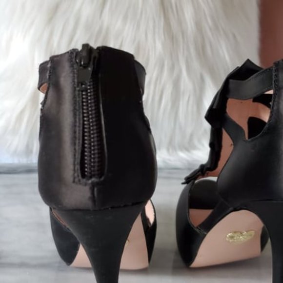 Betsey Johnson Iconnn Black Satin Platform Heels - Picture 7 of 11
